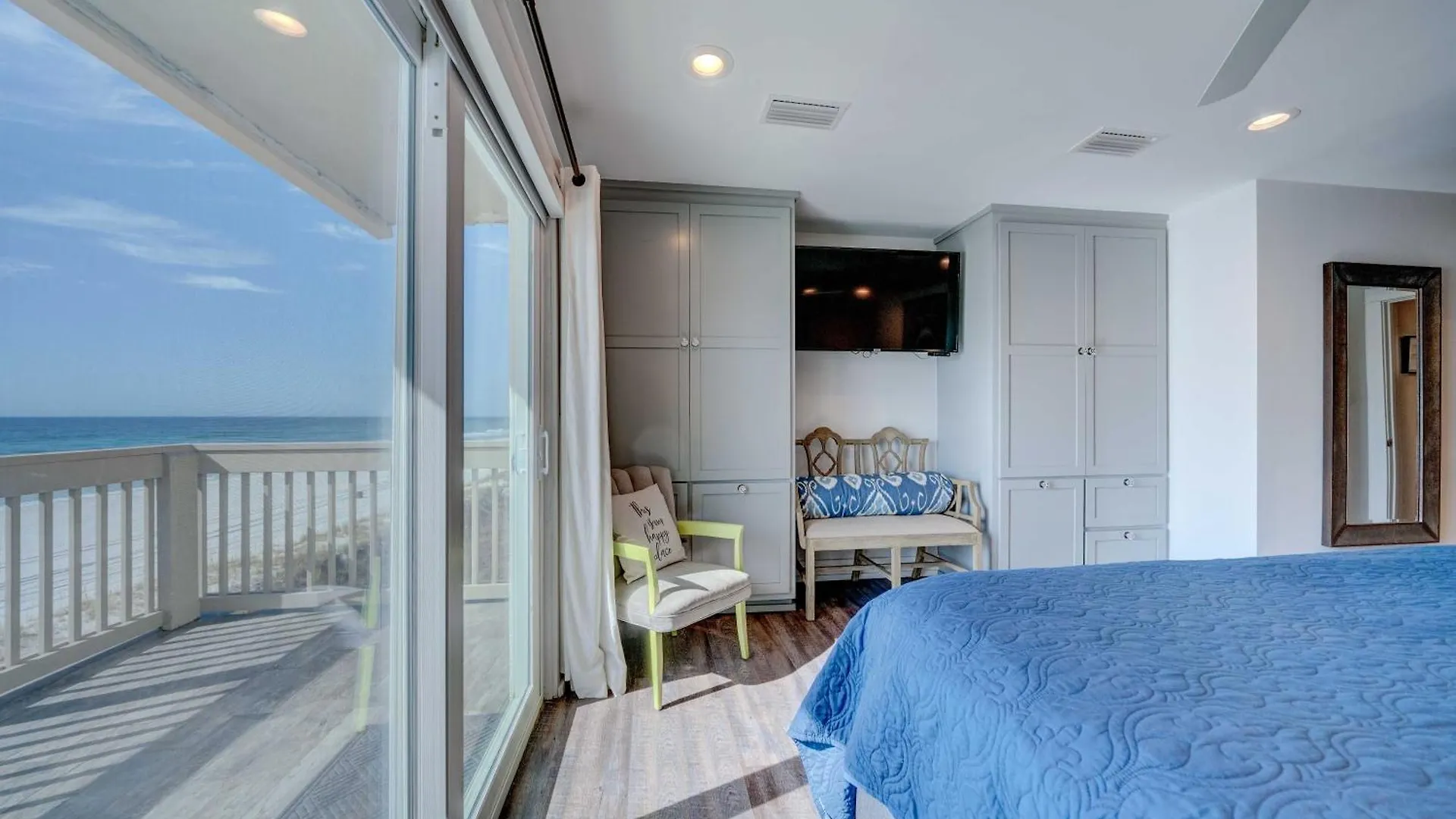 Luxury Family Beach Front Property! Family Oriented! Gulf Views! Panama City Beach Holiday home